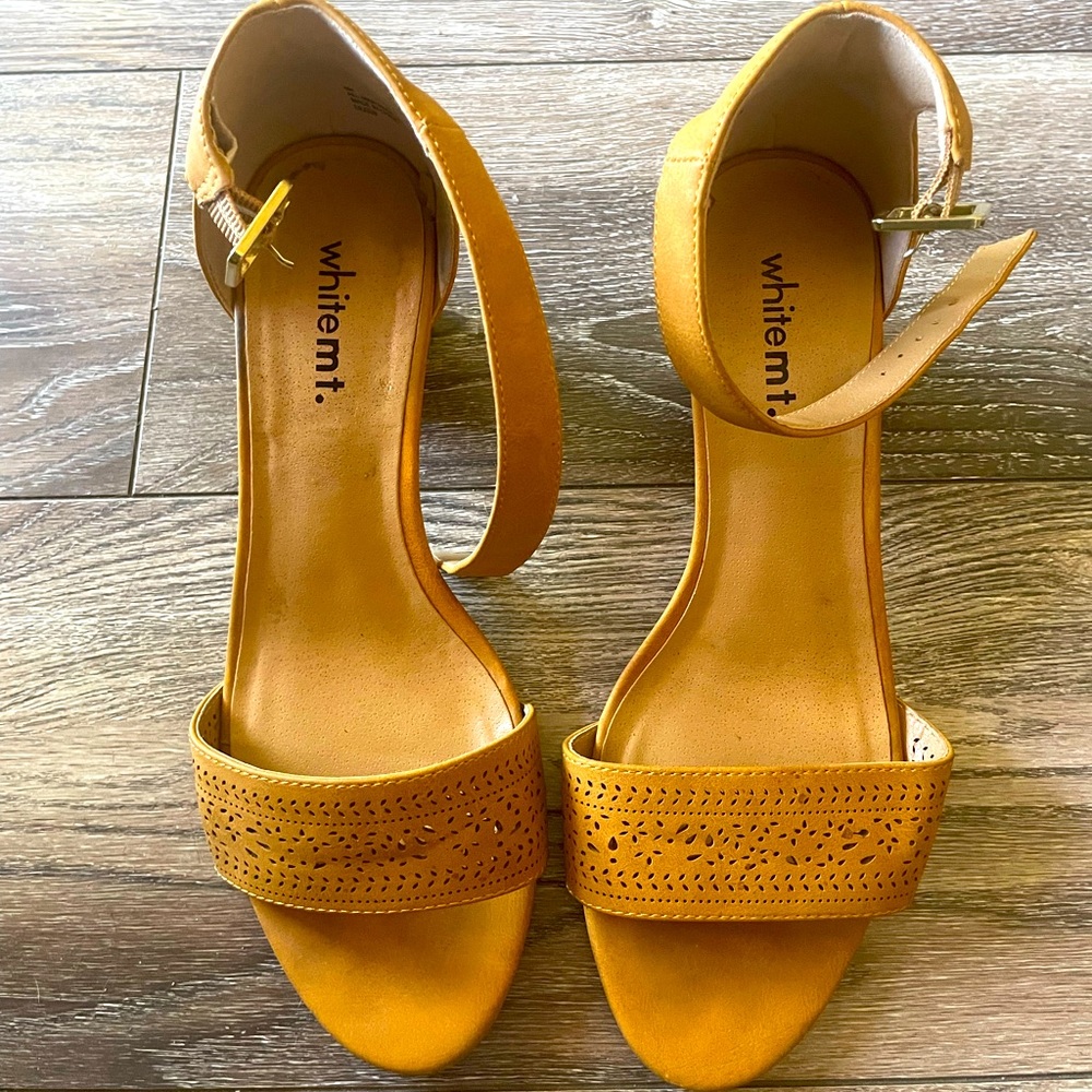 Low heel sandals
